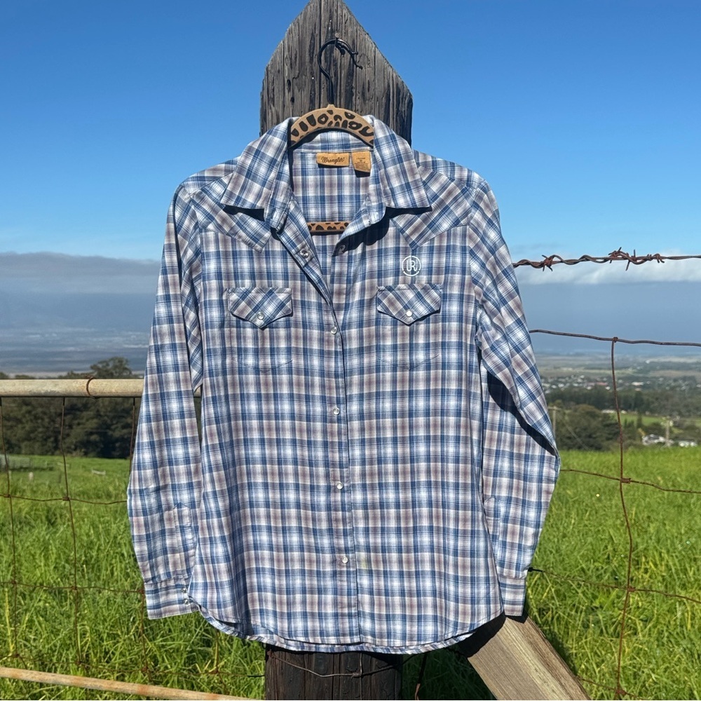 Wrangler Ulapalakua Ranch Hawaii Pearl button Western Cowgirl shirt Blue Purple